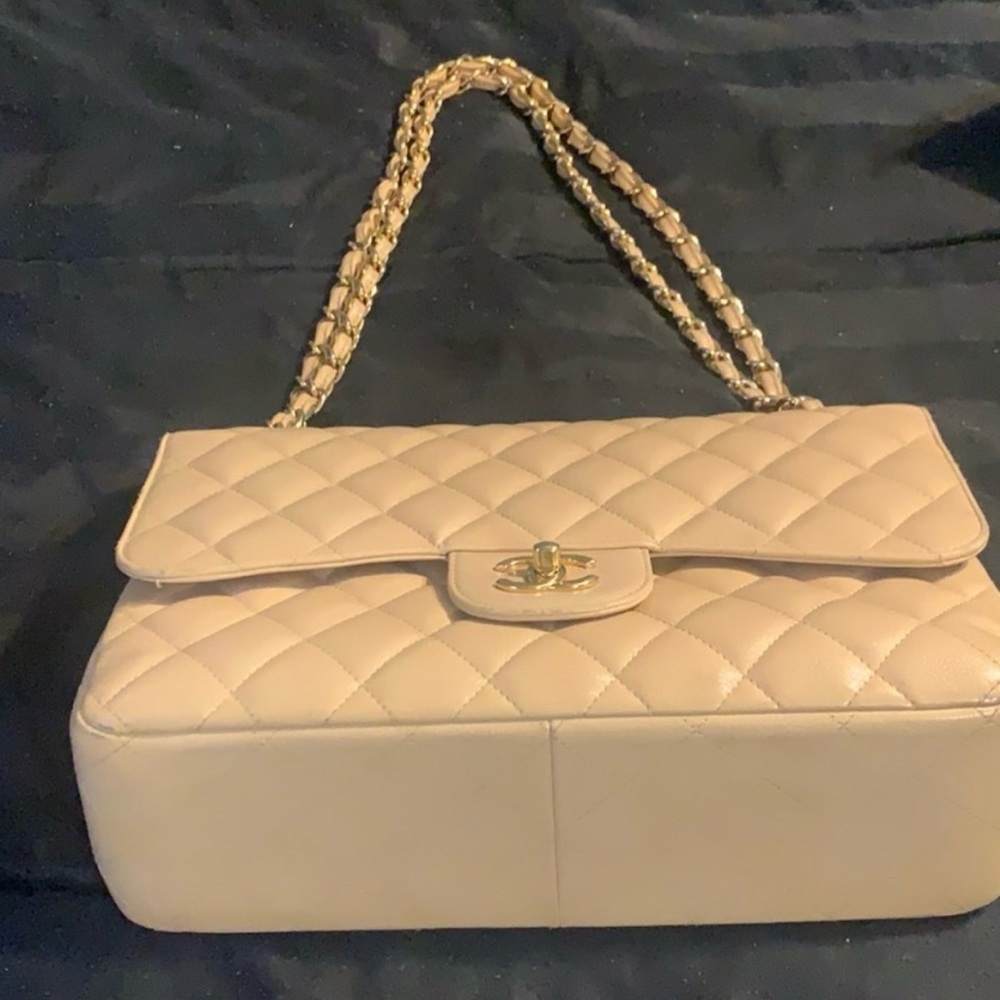 Chanel Jumbo Classic Double Flap Handbag.